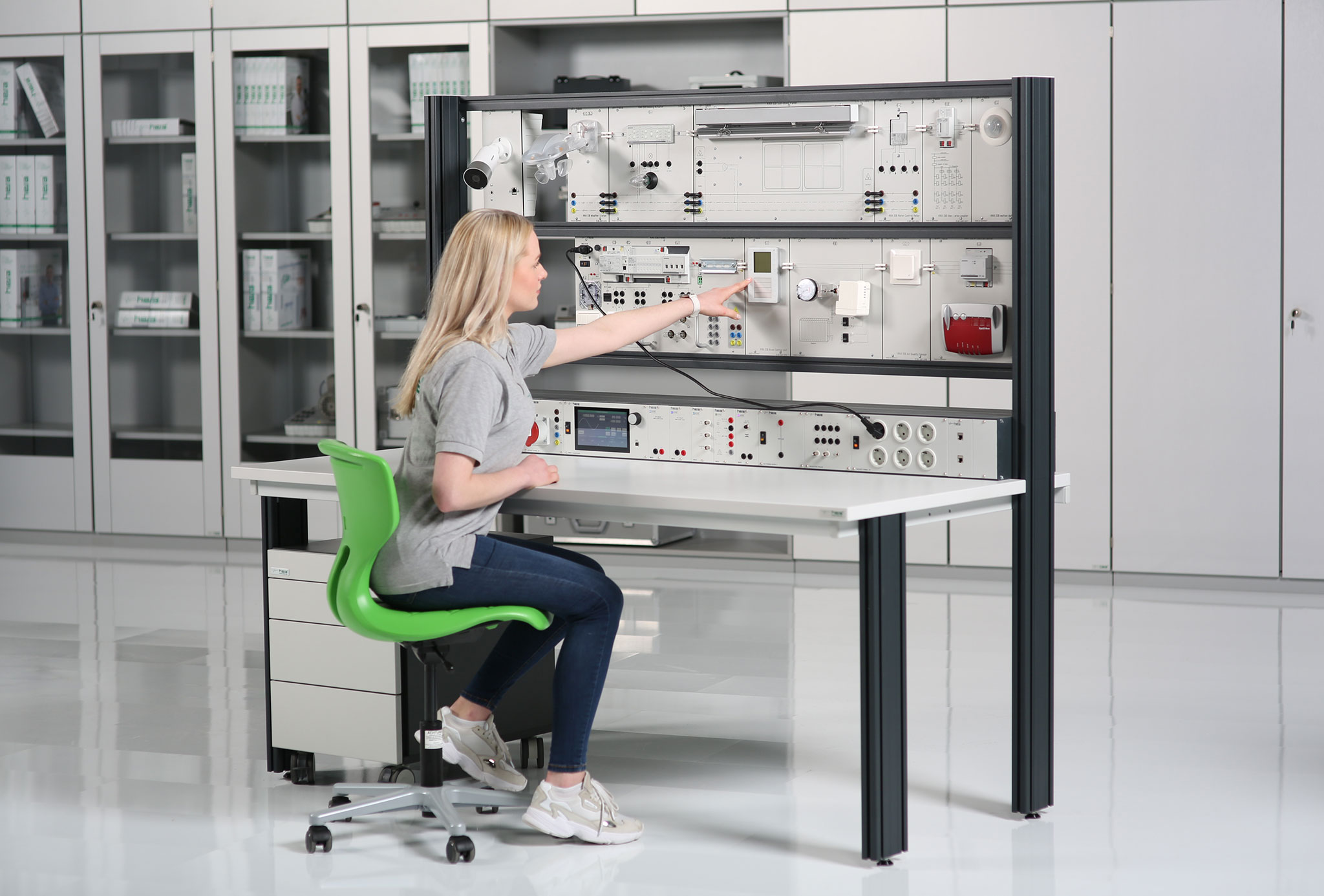 SMART HOME Trainer basing on KNX Software Hera EN